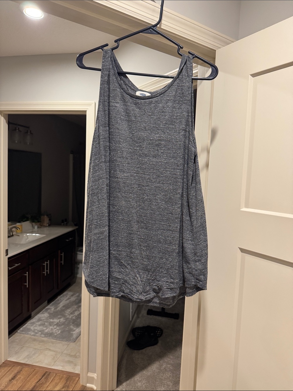 Old Navy Gray Women's Tank Top - Lightweight Scoop Neck